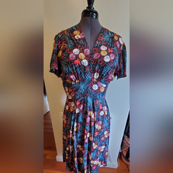 Trashy Diva Dresses & Skirts - Beautiful Trashy Diva Flutter Sleeve Ashley Curious Corsage- BNWT size 12